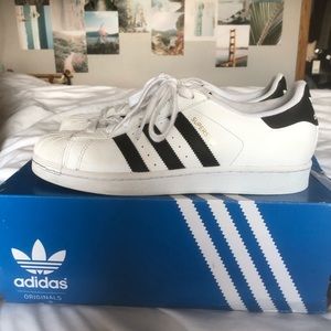 Adidas Superstar (women’s  9.5) Black/White